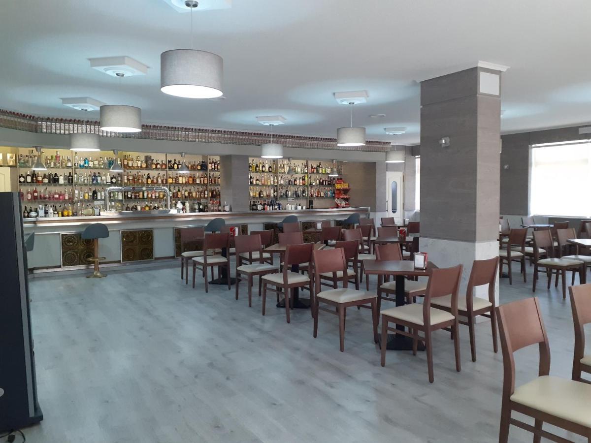 Hotel Millan Negreira Bagian luar foto