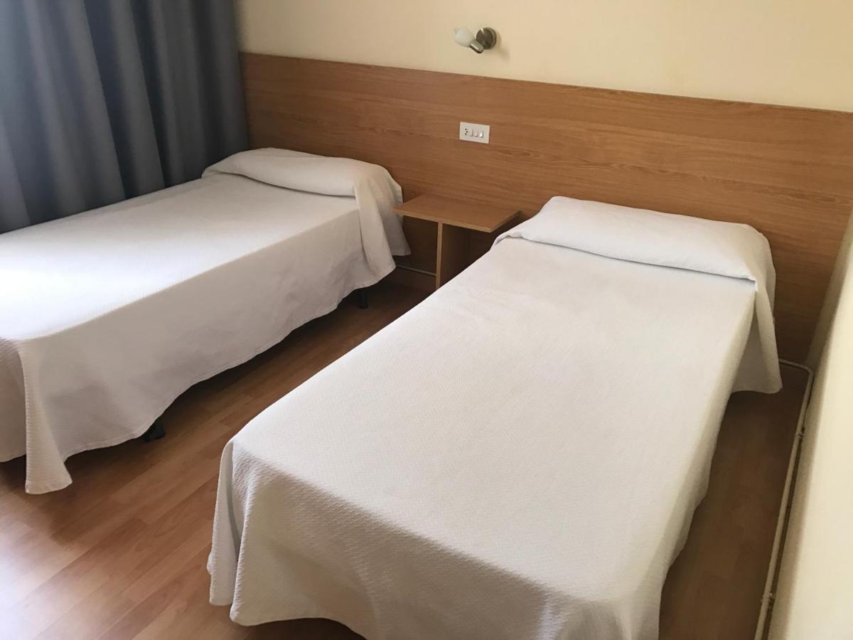 Hotel Millan Negreira Bagian luar foto