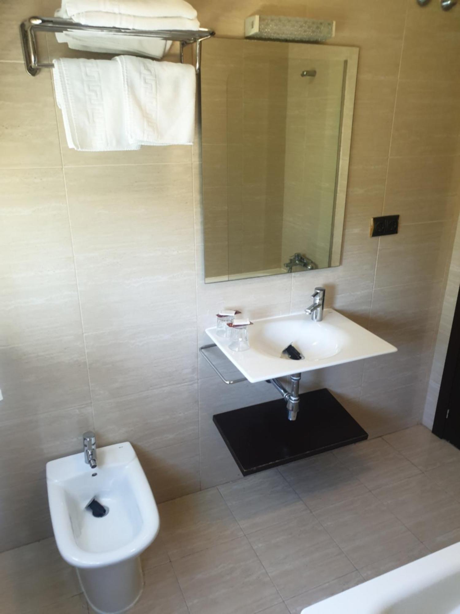 Hotel Millan Negreira Bagian luar foto