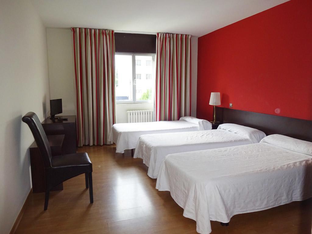 Hotel Millan Negreira Bagian luar foto