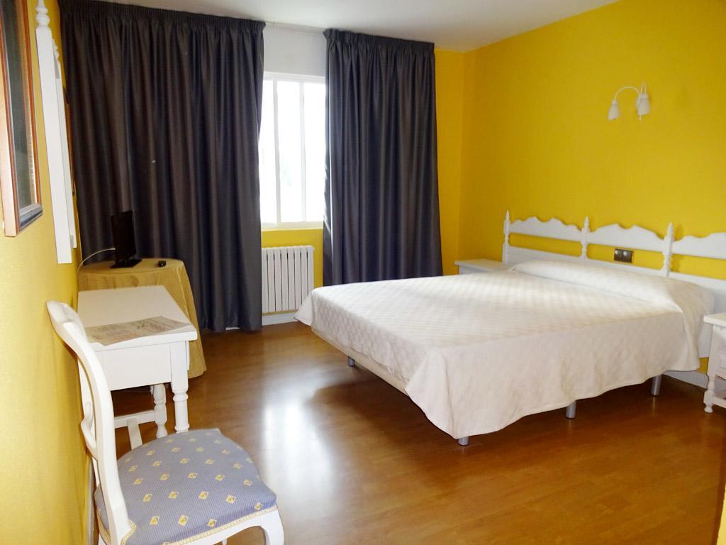 Hotel Millan Negreira Bagian luar foto