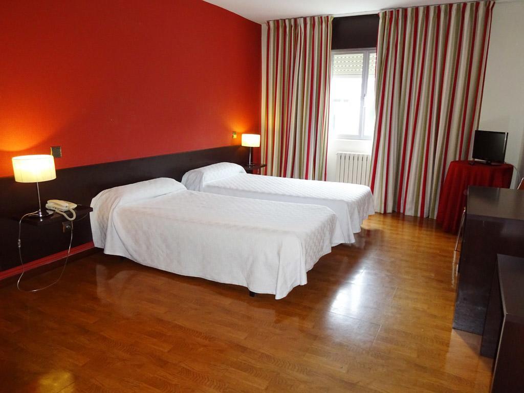 Hotel Millan Negreira Bagian luar foto