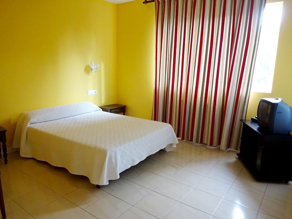 Hotel Millan Negreira Bagian luar foto